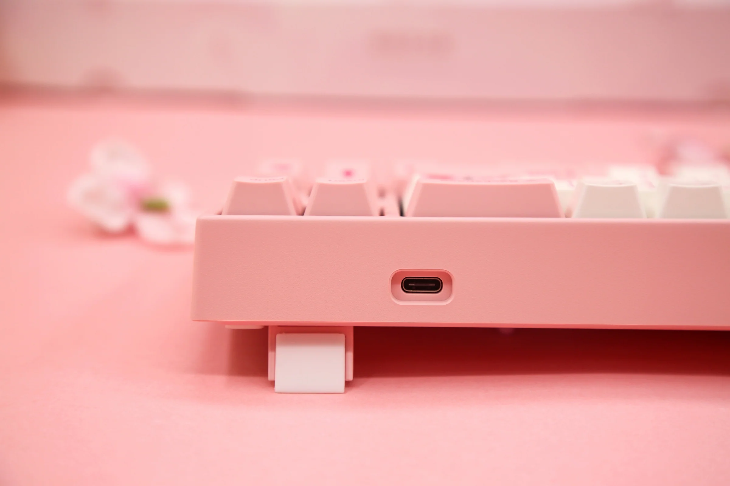 Ducky x Varmilo MIYA Pro Sakura R2 65% Bluetooth Dye Sub PBT Mechanical Keyboard - Image 4