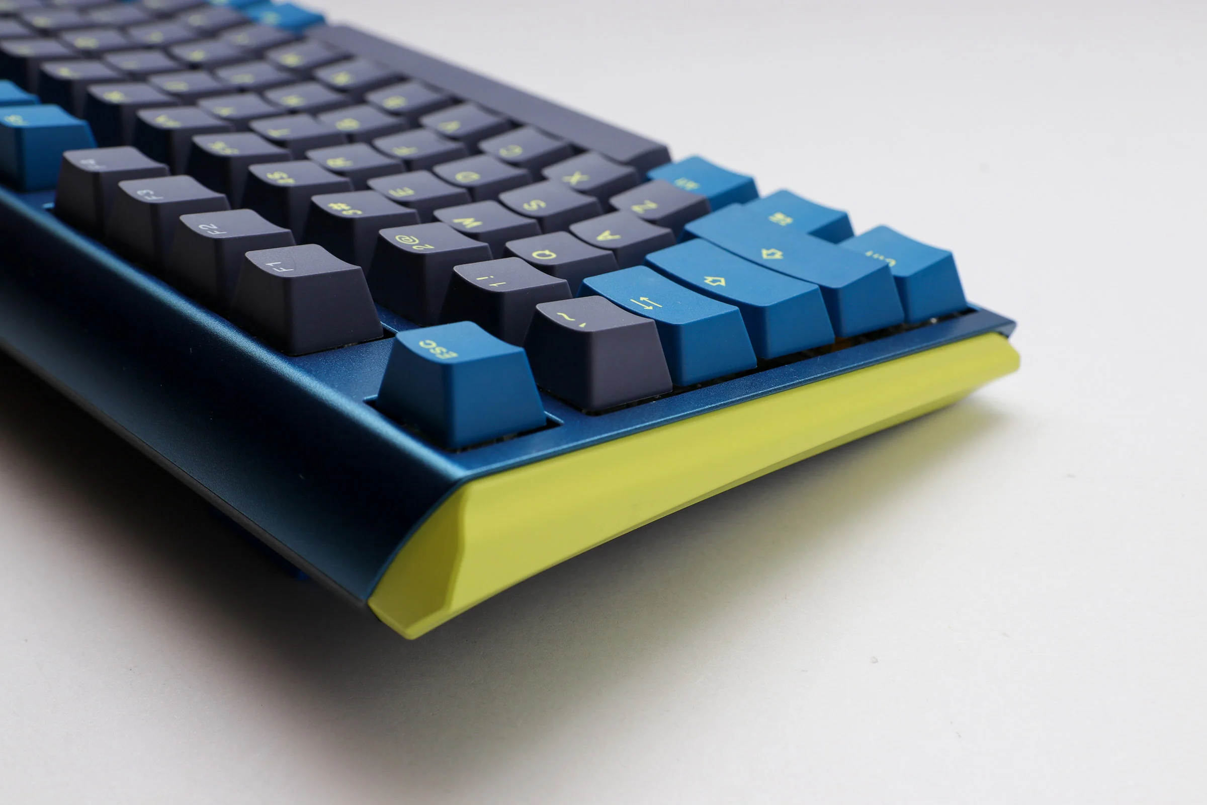 Ducky One 3 Daybreak Hotswap RGB Double Shot PBT QUACK Mechanical Keyboard - Image 4