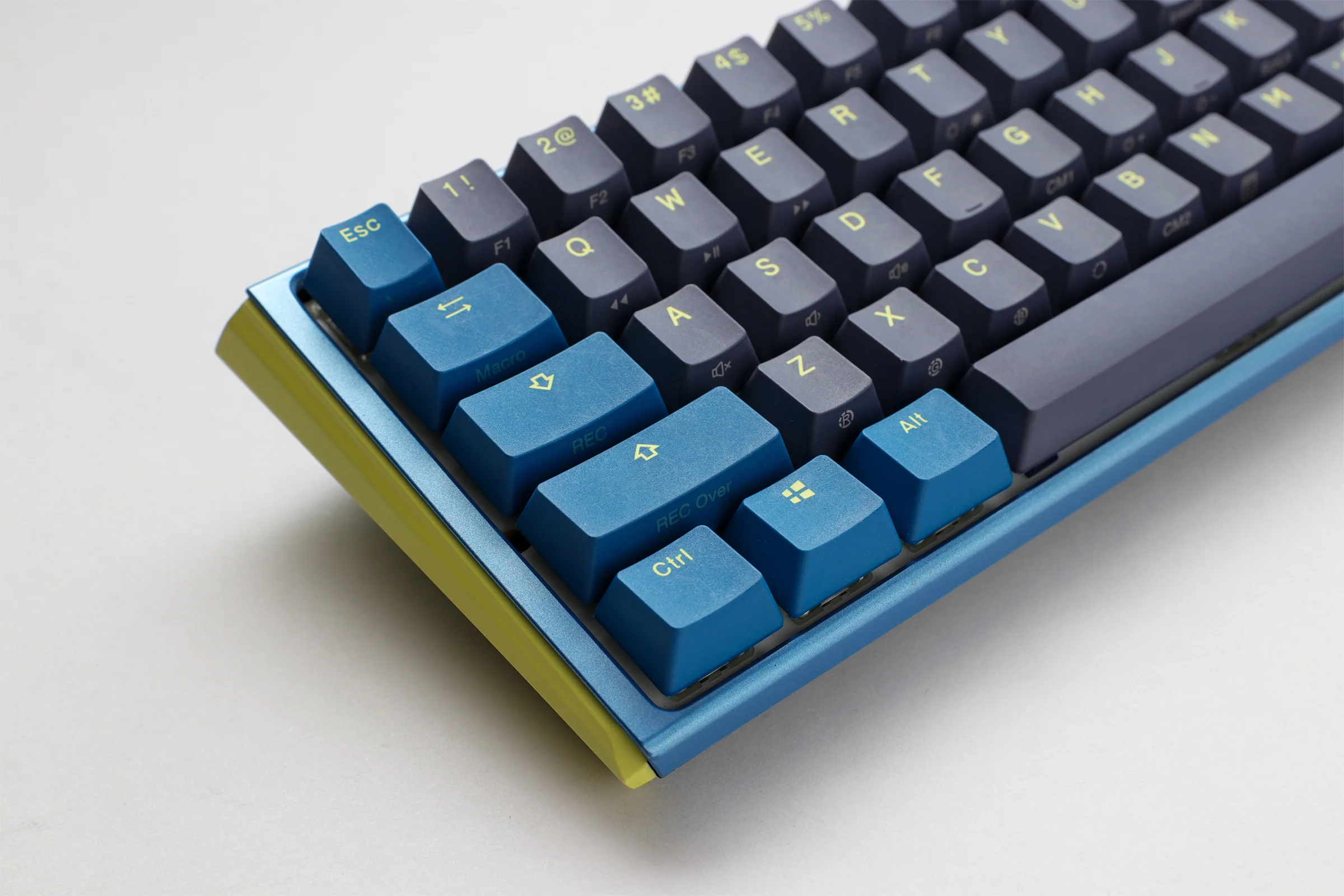 Ducky One 3 Mini Daybreak 60% Hotswap RGB Double Shot PBT QUACK Mechanical Keyboard - Image 2
