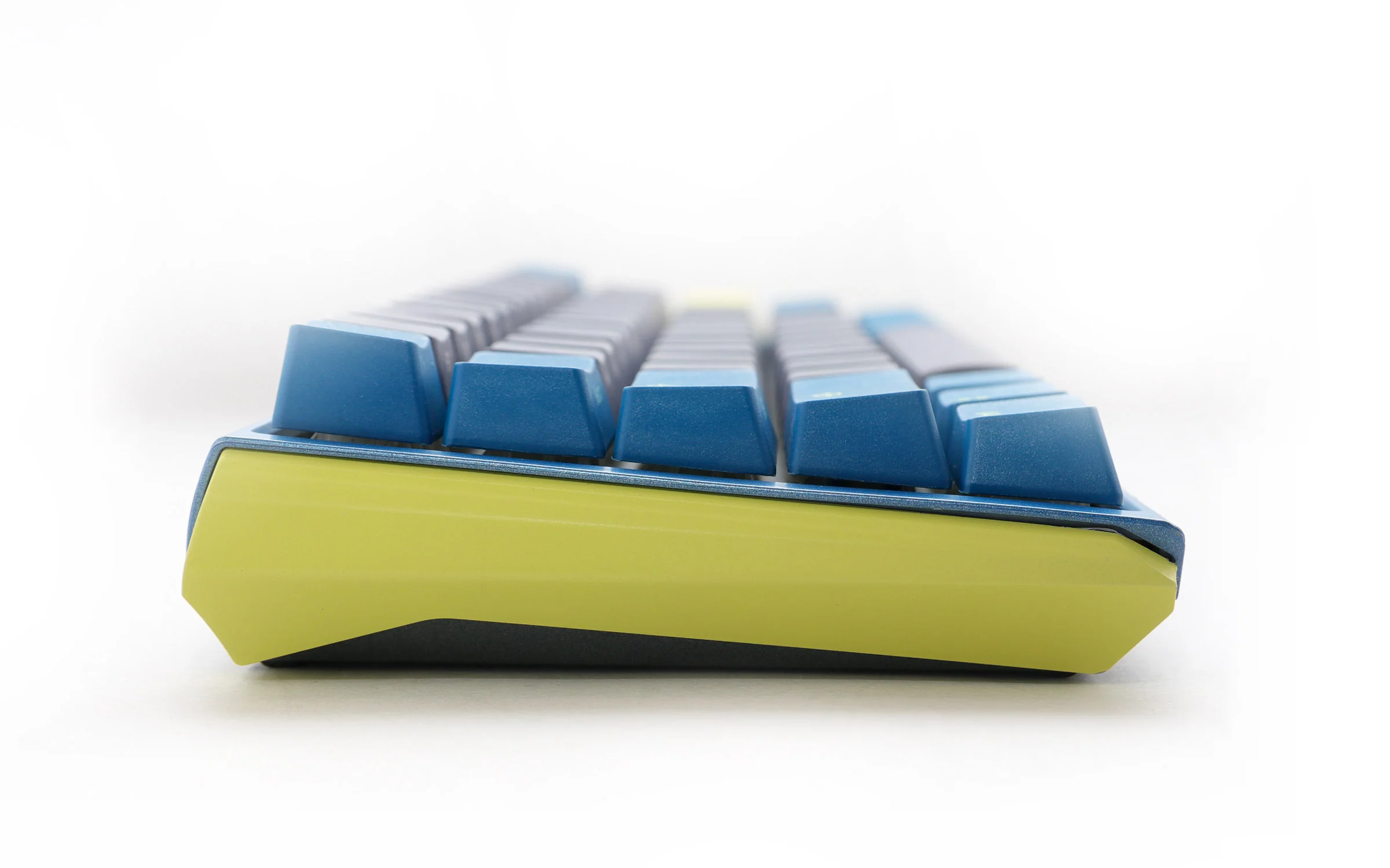 Ducky One 3 Daybreak SF 65% Hotswap RGB Double Shot PBT QUACK Mechanical Keyboard - Image 4