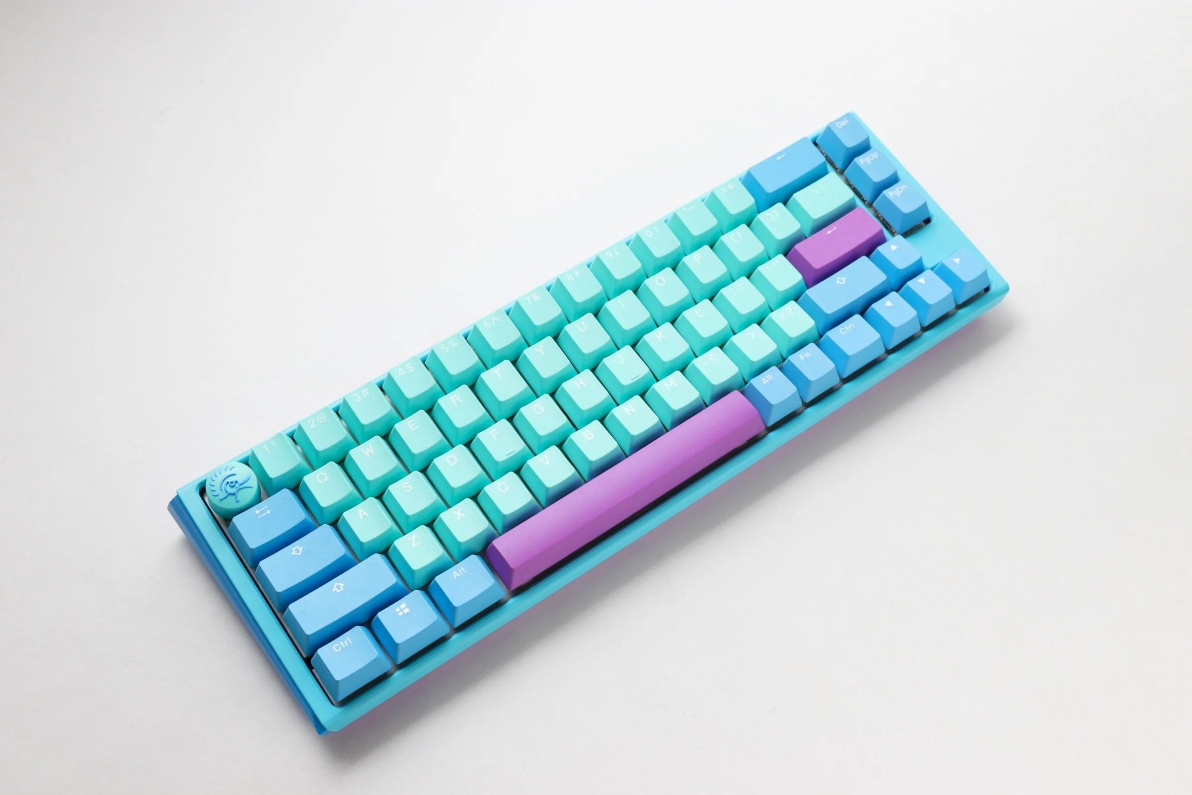 Ducky x MK One 3 SF Frozen Llama 65% Hotswap RGB Limited Edition Mechanical Keyboard - Image 3