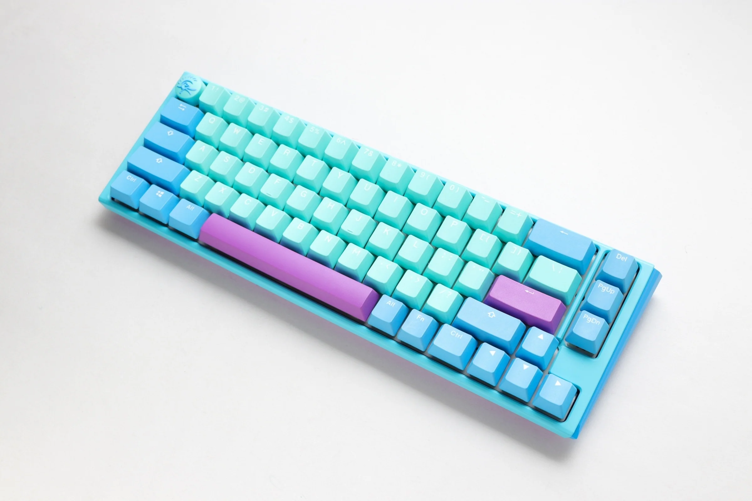 Ducky x MK One 3 SF Frozen Llama 65% Hotswap RGB Limited Edition Mechanical Keyboard - Image 4