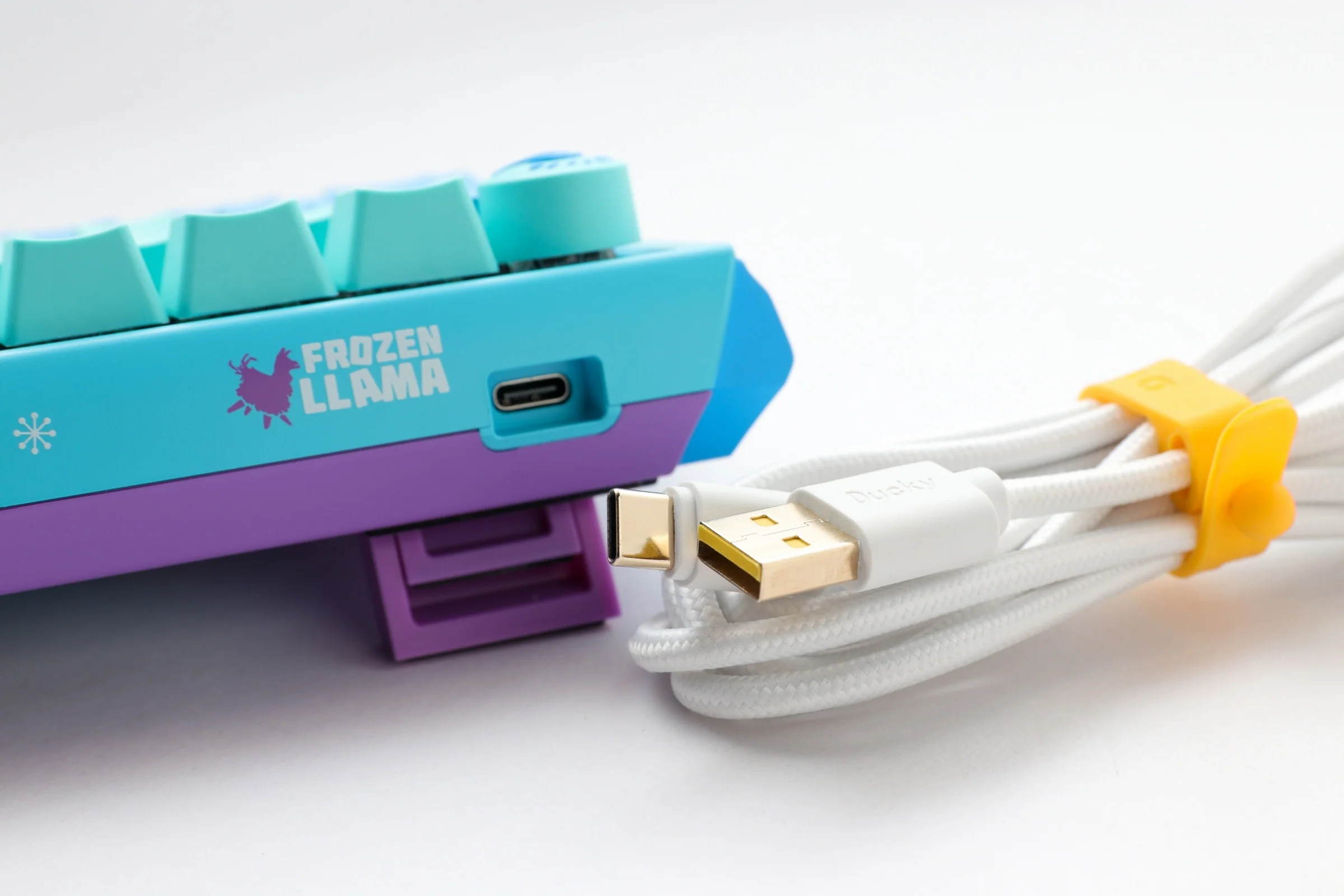 Ducky x MK One 3 SF Frozen Llama 65% Hotswap RGB Limited Edition Mechanical Keyboard - Image 7