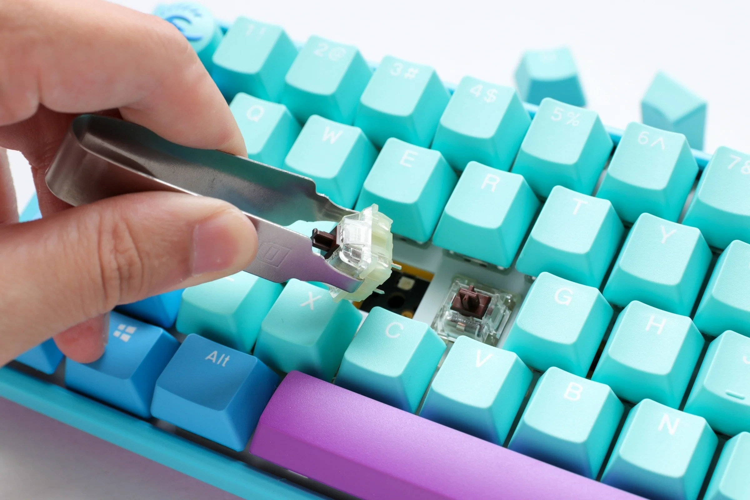 Ducky x MK One 3 SF Frozen Llama 65% Hotswap RGB Limited Edition Mechanical Keyboard - Image 9