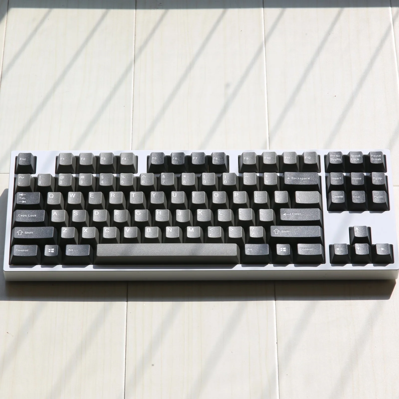 EnjoyPBT Doubleshot ABS Cherry Profile Keycap Set White/Dolch - Image 3