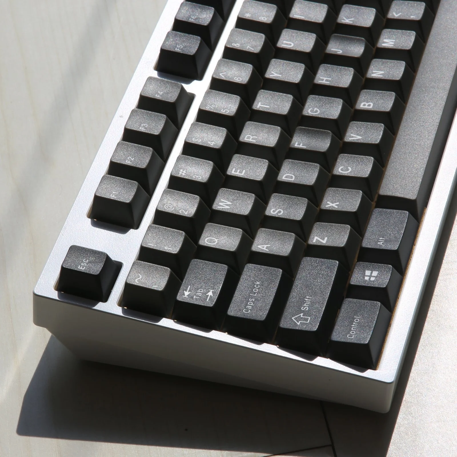EnjoyPBT Doubleshot ABS Cherry Profile Keycap Set White/Dolch - Image 4