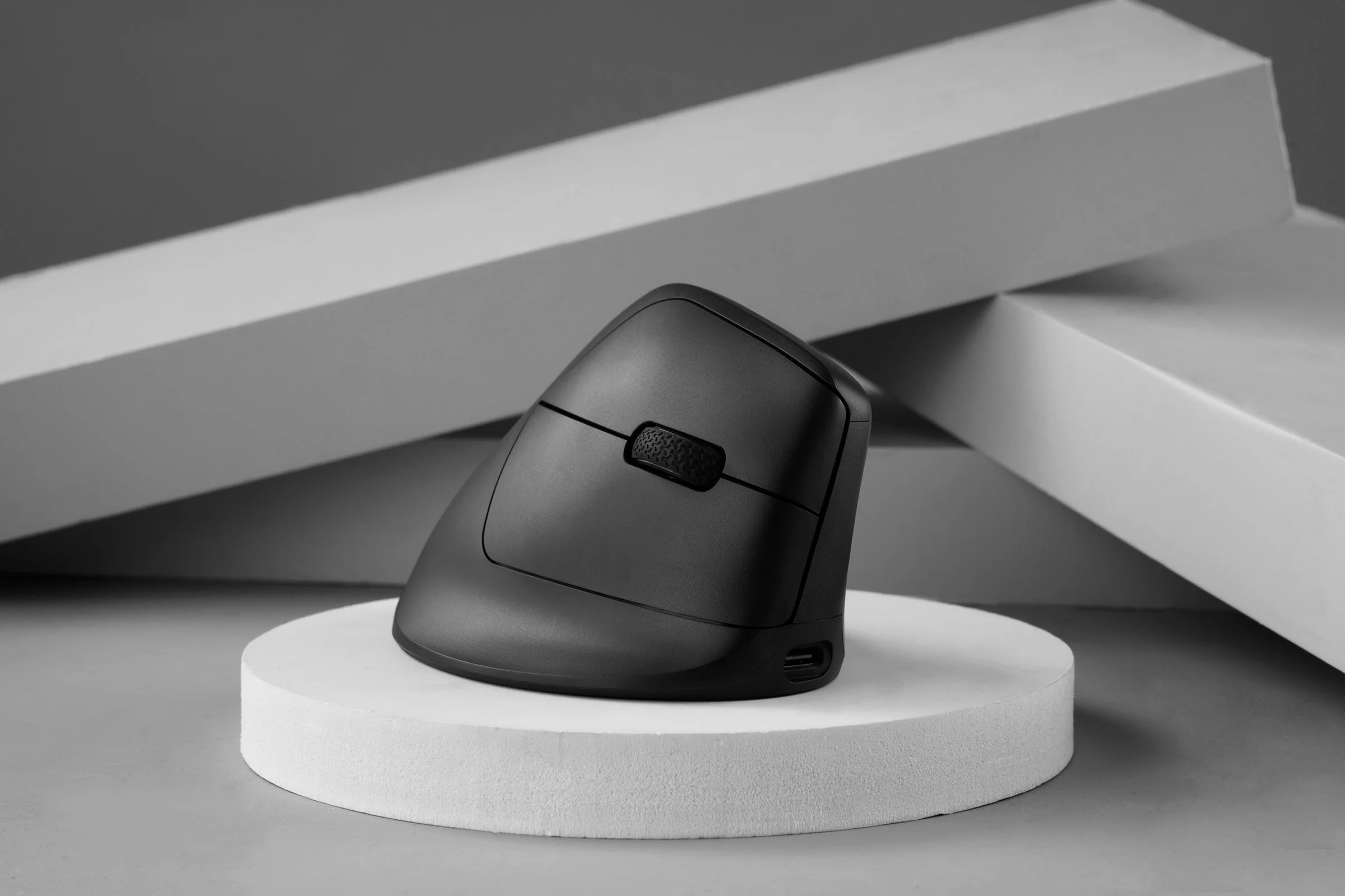 Keychron M5 8K Wireless Vertical Mouse - Image 6