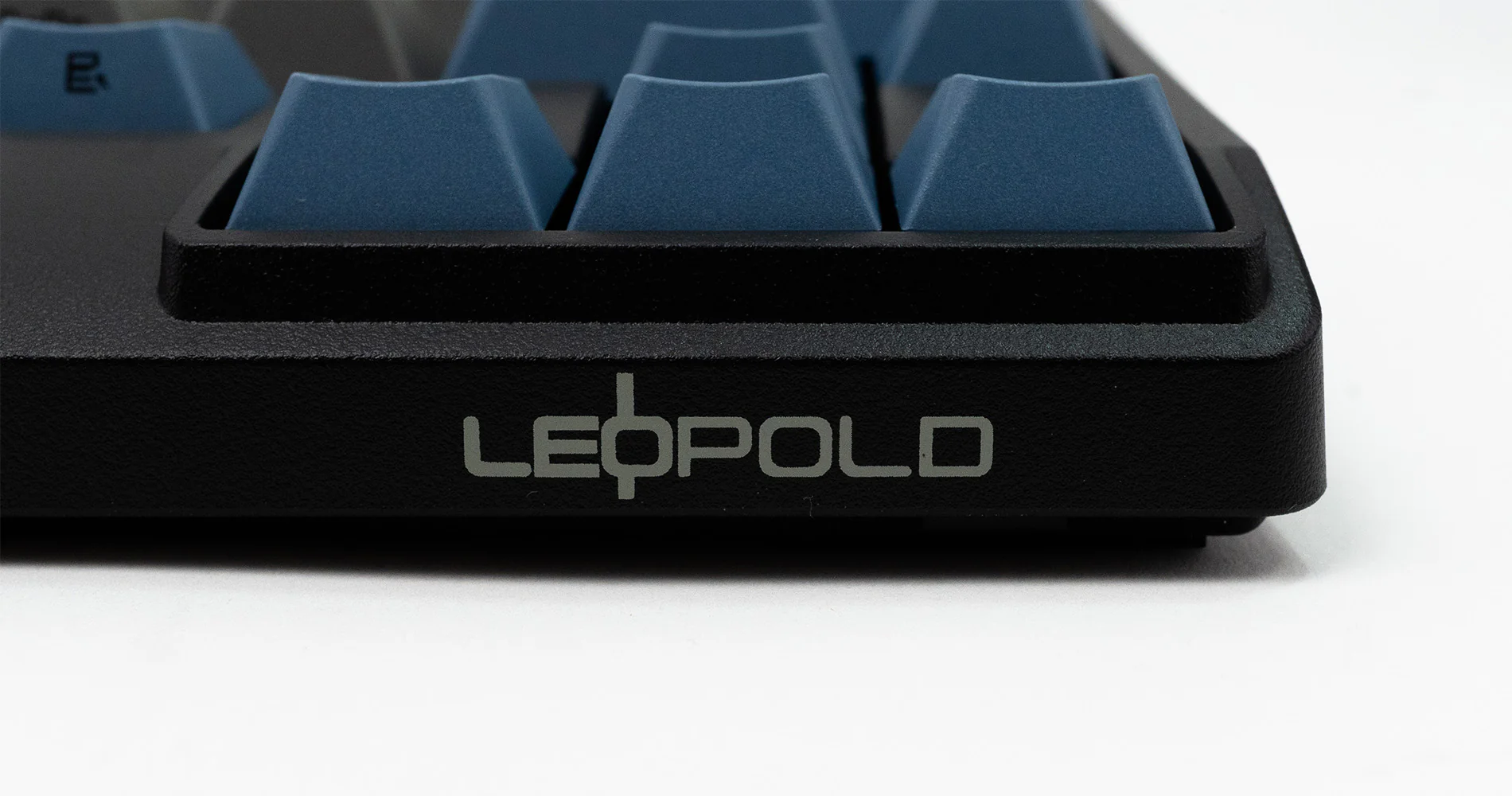 Leopold FC650MDS Blue/Grey PD 65% Double Shot PBT Mechanical Keyboard - Image 4