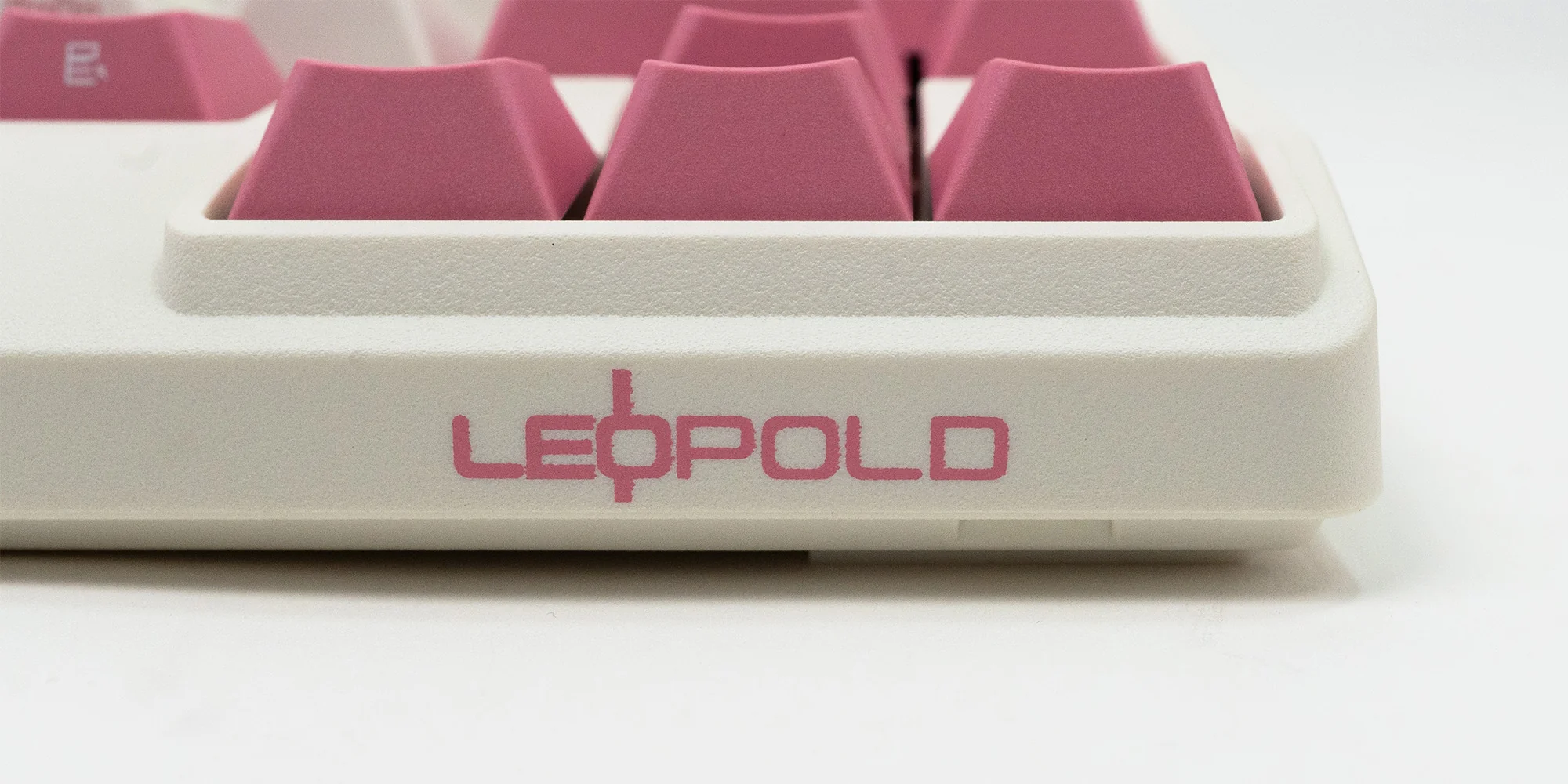 Leopold FC650MDS White/Pink PD 65% Double Shot PBT Mechanical Keyboard - Image 6