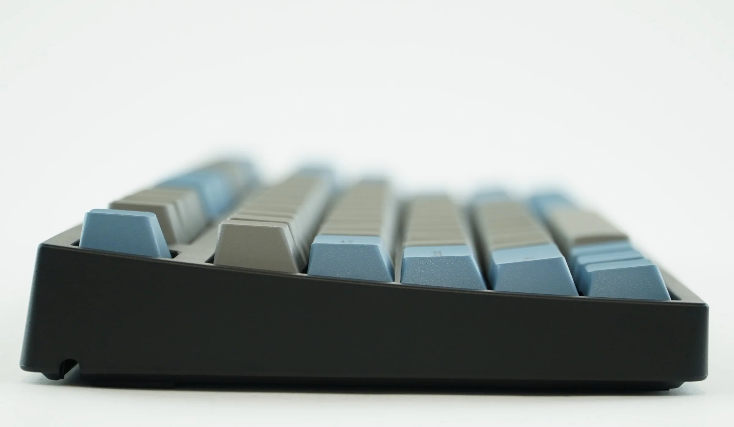 Leopold FC750R Grey/Blue PD TKL Double Shot PBT Mechanical Keyboard - Image 4