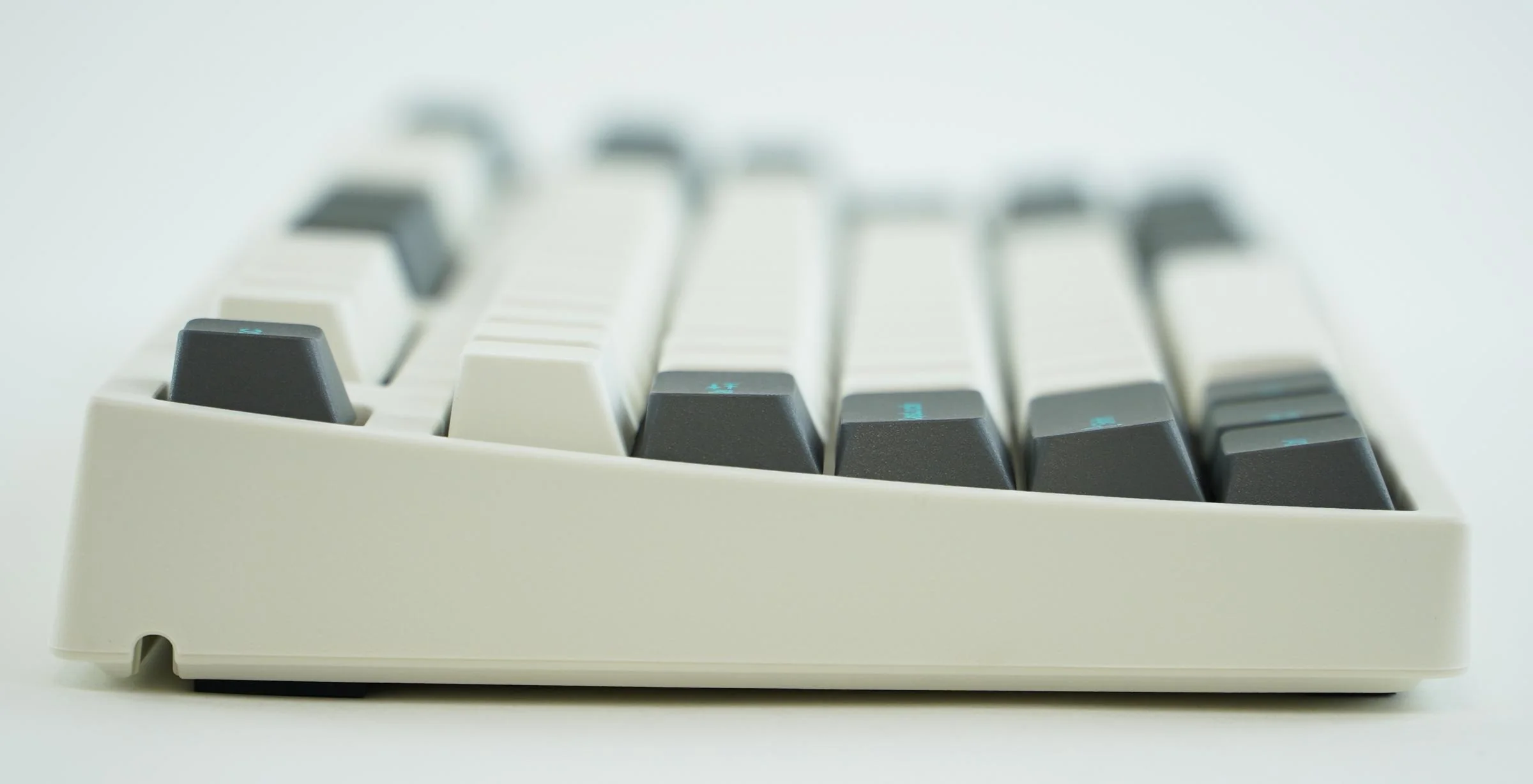 Leopold FC750R White/Grey PD TKL Double Shot PBT Mechanical Keyboard - Image 4