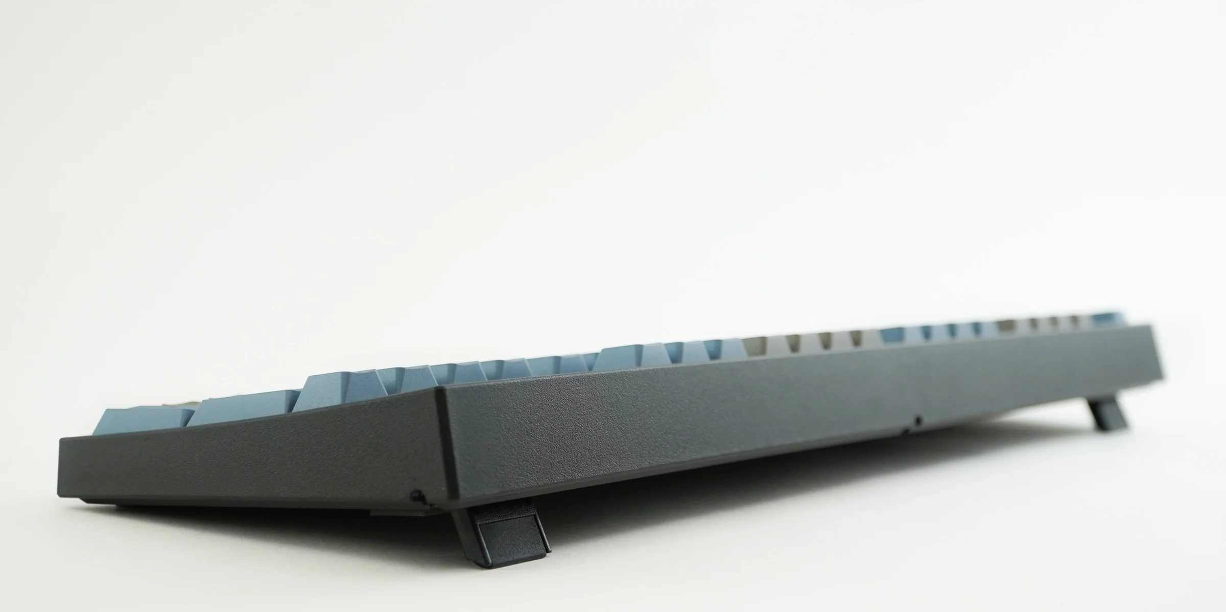Leopold FC900R Grey/Blue PD Double Shot PBT Mechanical Keyboard - Image 6