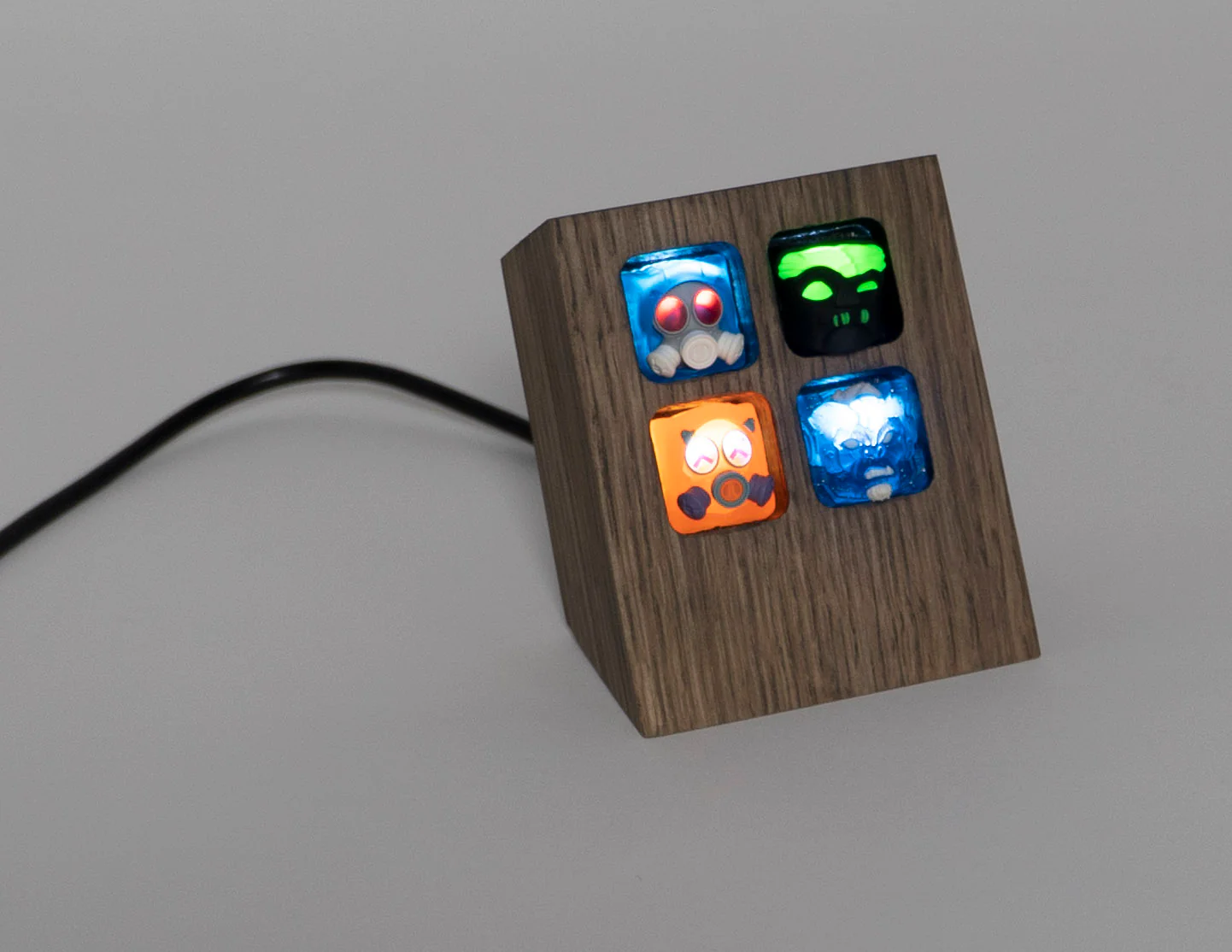 MK Custom 4-Key Wooden Backlit Artisan Keycap Display - Image 8
