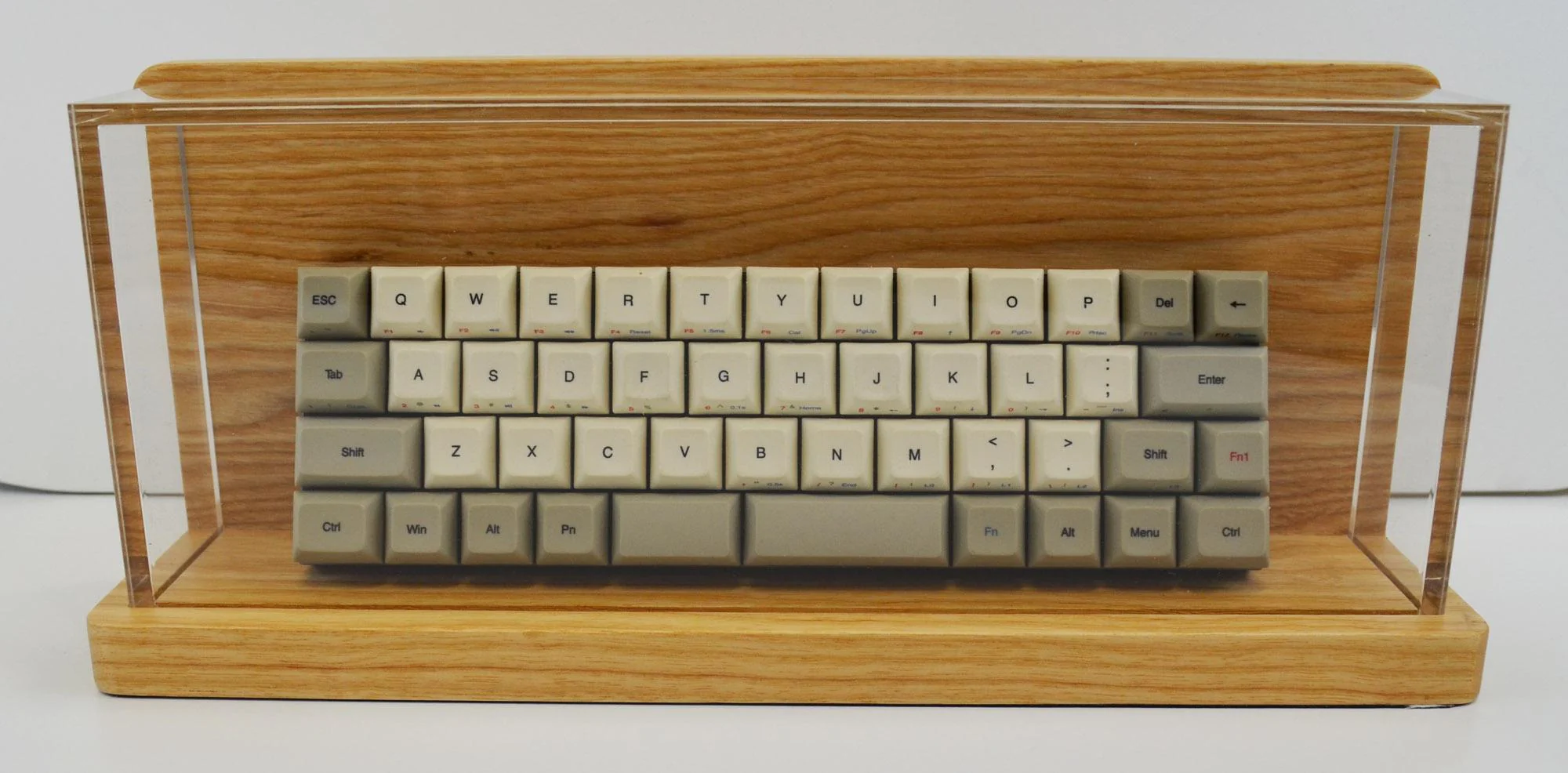 MK Nina 60% Ash Wood Acrylic Keyboard Display - Image 6