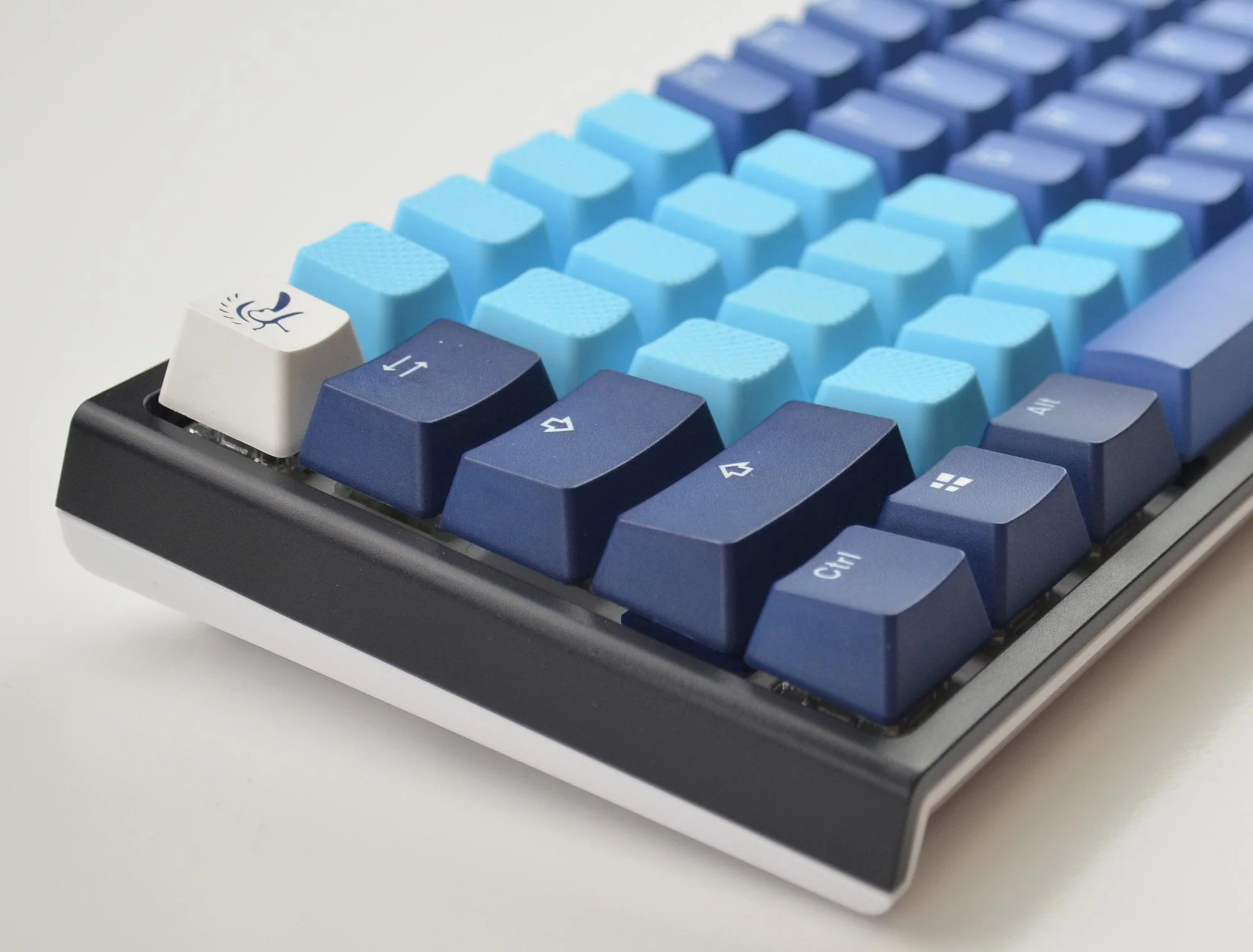 Tai-Hao Neon Blue Row 4 Blank 4 Key OEM Profile TPR Rubber Keycap Set - Image 3