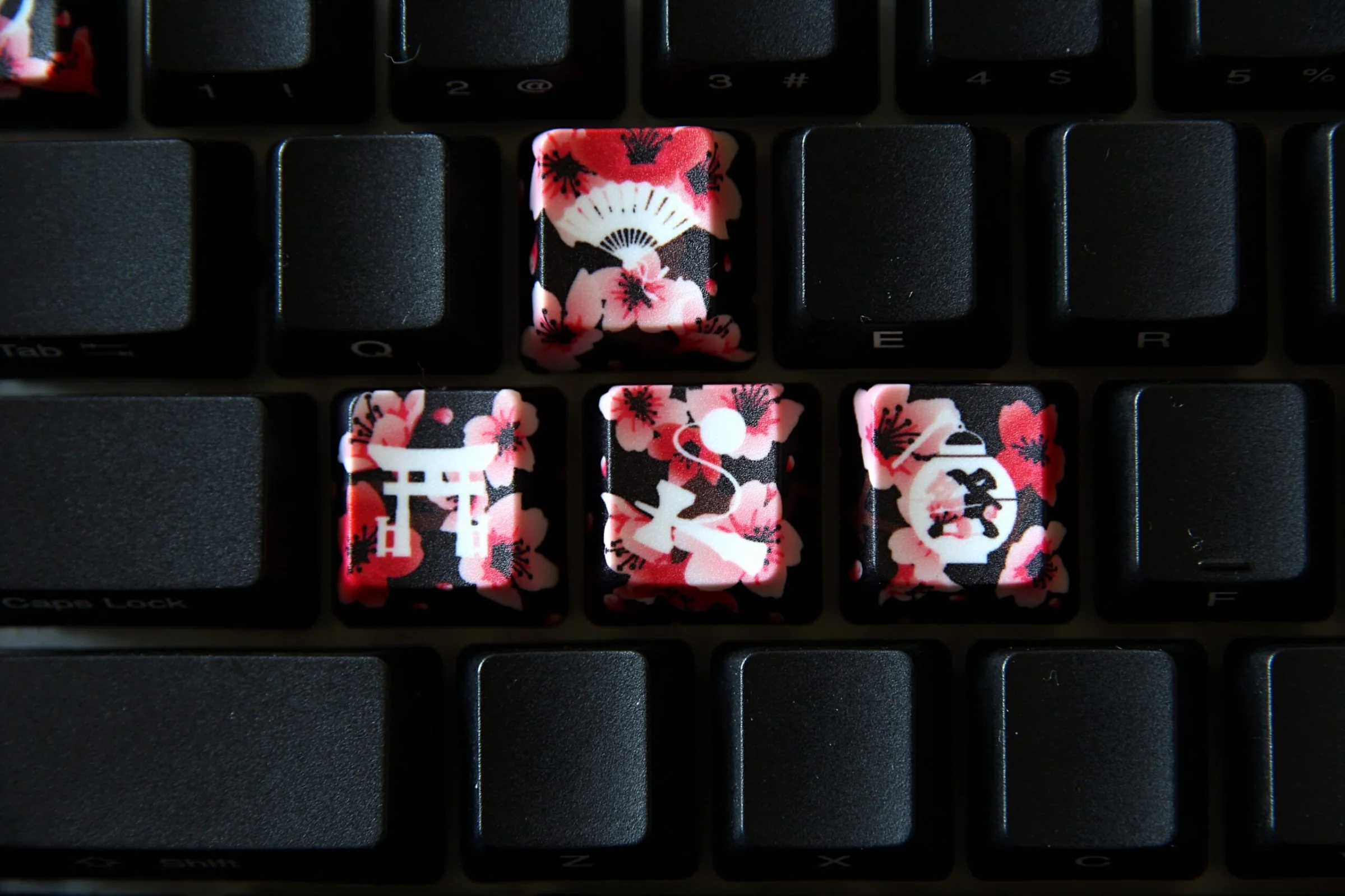 Traitors Sakura Kuro 6 Key OEM Profile Dye Sub Keycap Set - Image 2