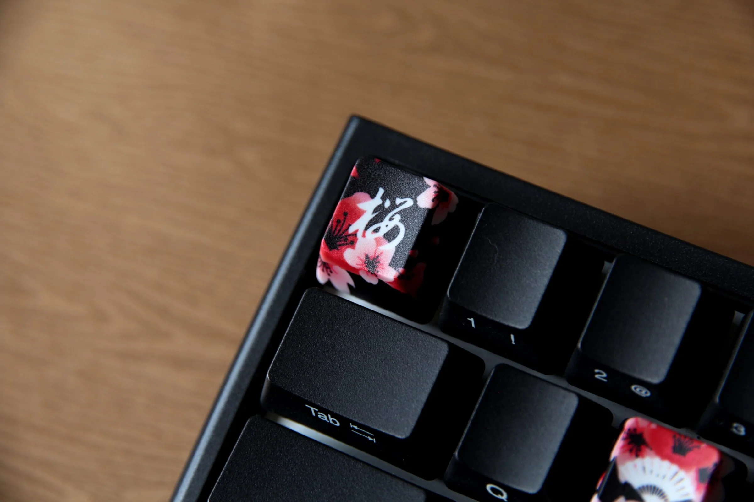 Traitors Sakura Kuro 6 Key OEM Profile Dye Sub Keycap Set - Image 5