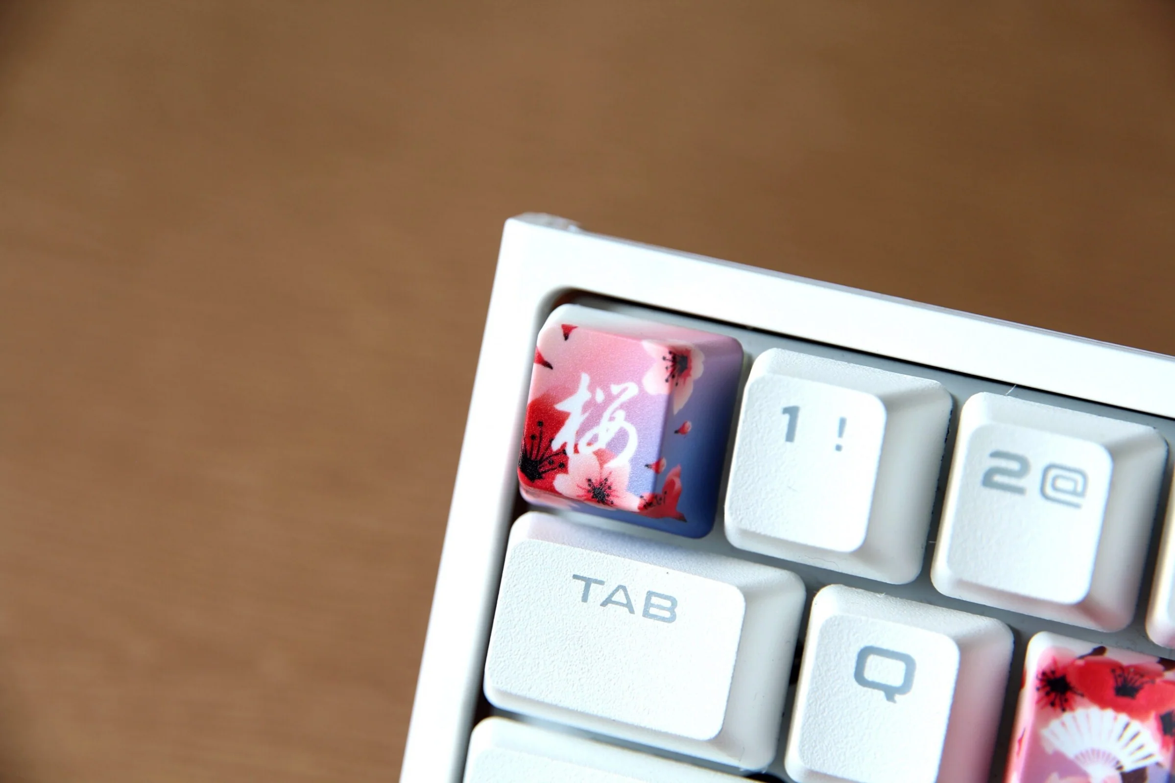 Traitors Sakura Shiro 6 Key OEM Profile Dye Sub Keycap Set - Image 4