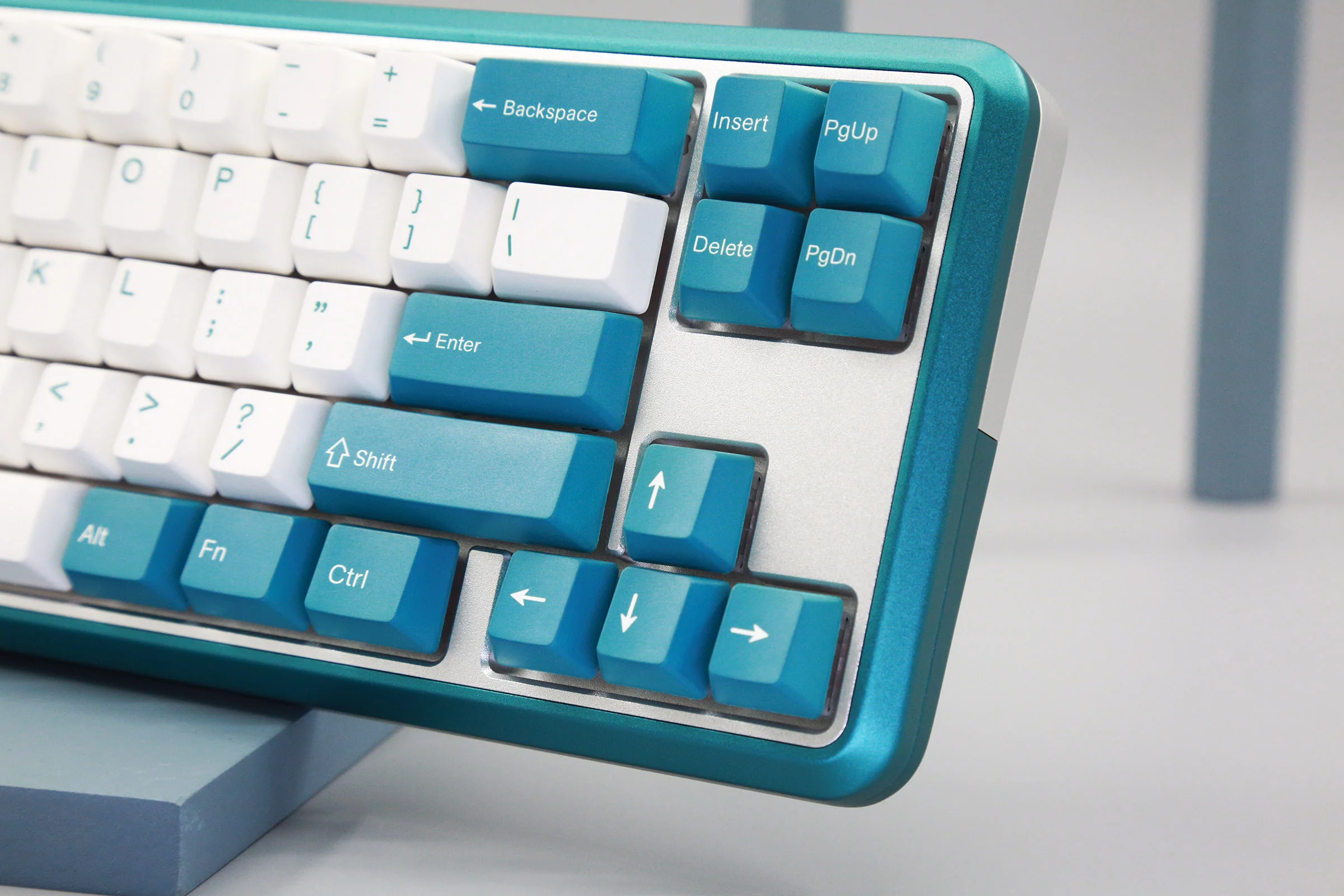 Varmilo Sword 2-68 Twilight Green White LED 65% Dye Sub PBT Aluminum EC Mechanical Keyboard - Image 5
