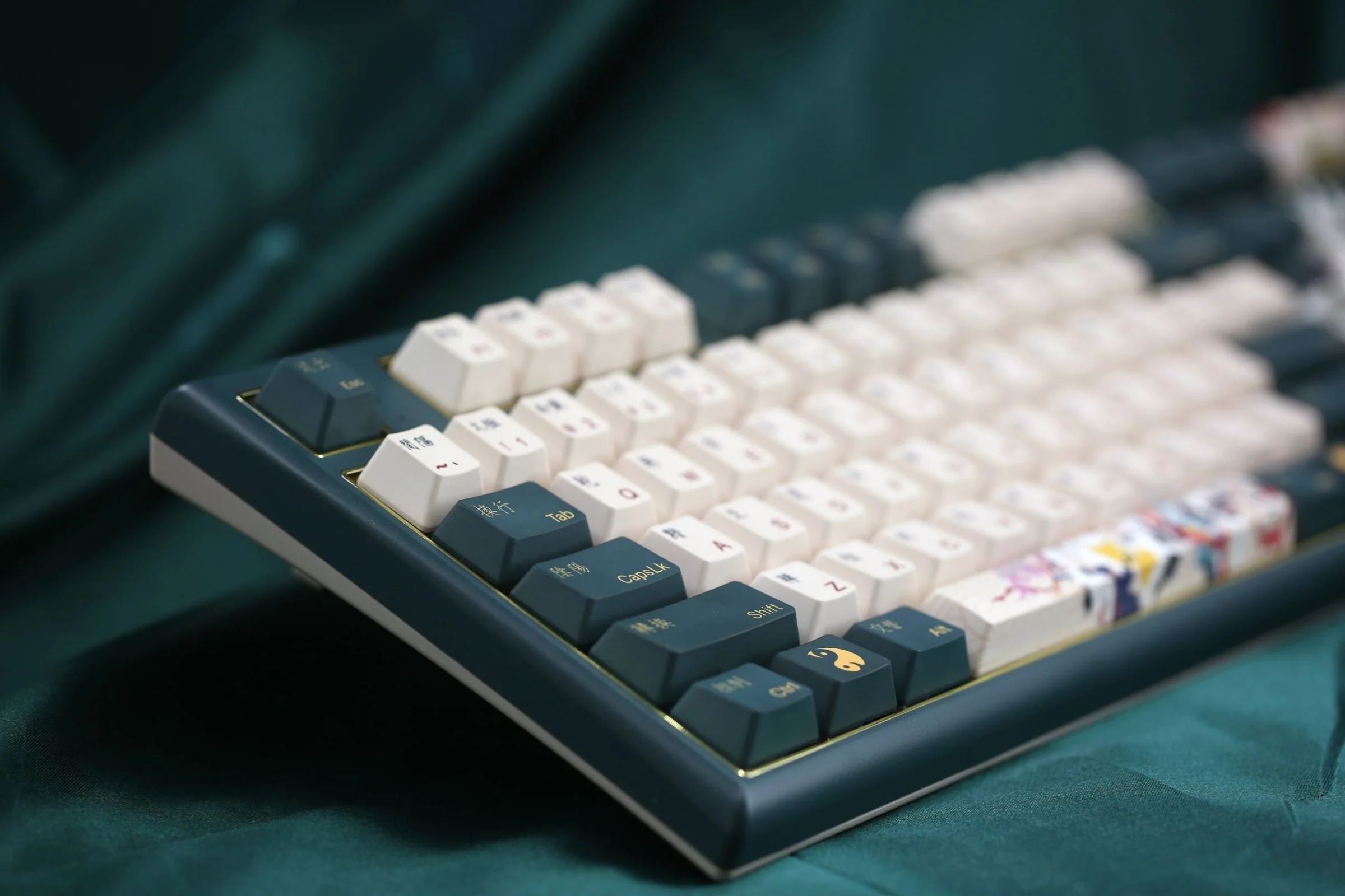 Varmilo Lure Series Crane White LED EC Mechanical Keyboard - Image 7