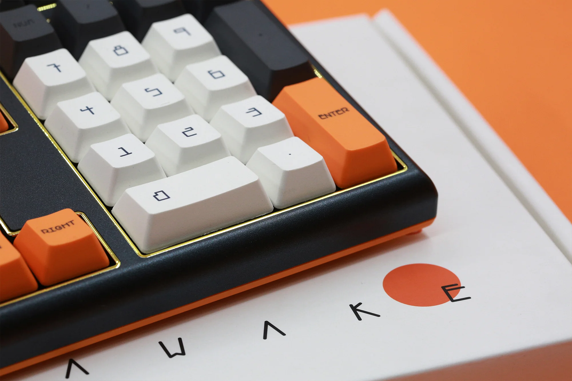 Varmilo Lure Series Awake Triple Mode Bluetooth + Wireless 2.4 GHz Mechanical Keyboard - Image 9