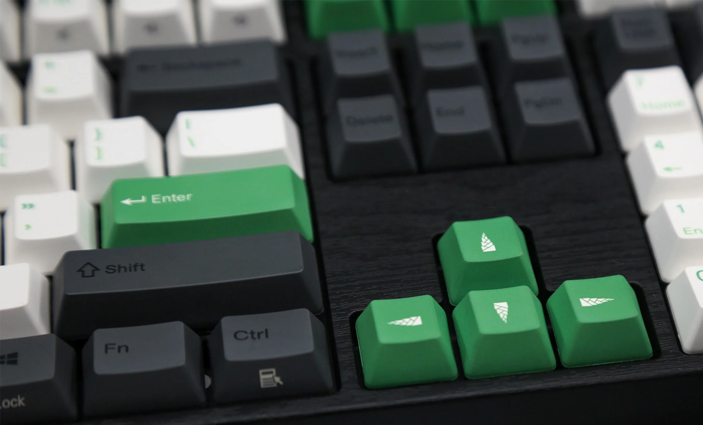 Varmilo VA Series V2 Panda R2 Bluetooth Mechanical Keyboard - Image 4