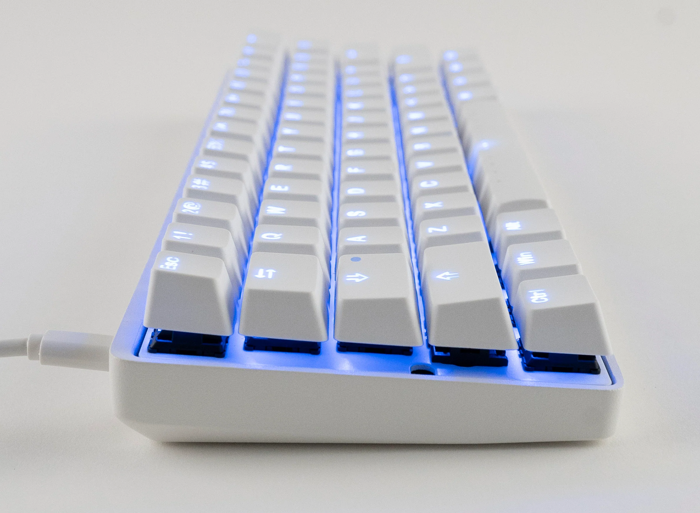 Vortex New POK3R White Aluminum 60% Blue LED Double Shot PBT Mechanical Keyboard - Image 4